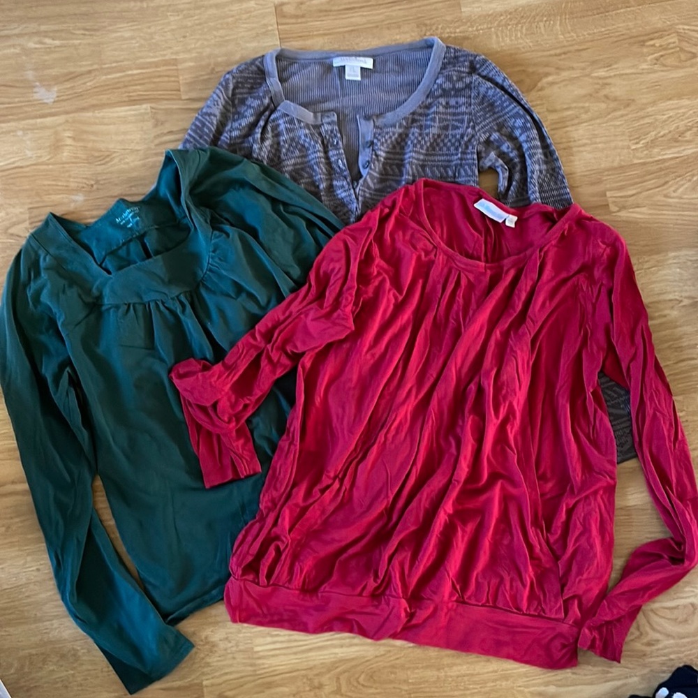 Bundle of nursing / maternity tops